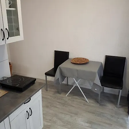 Δωμάτια σε οικογενειακή κατοικία Grafit *